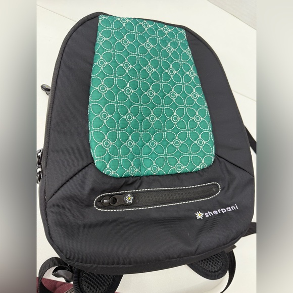 Sherpani Quilted Green and Black Backpack - Picture 9 of 9